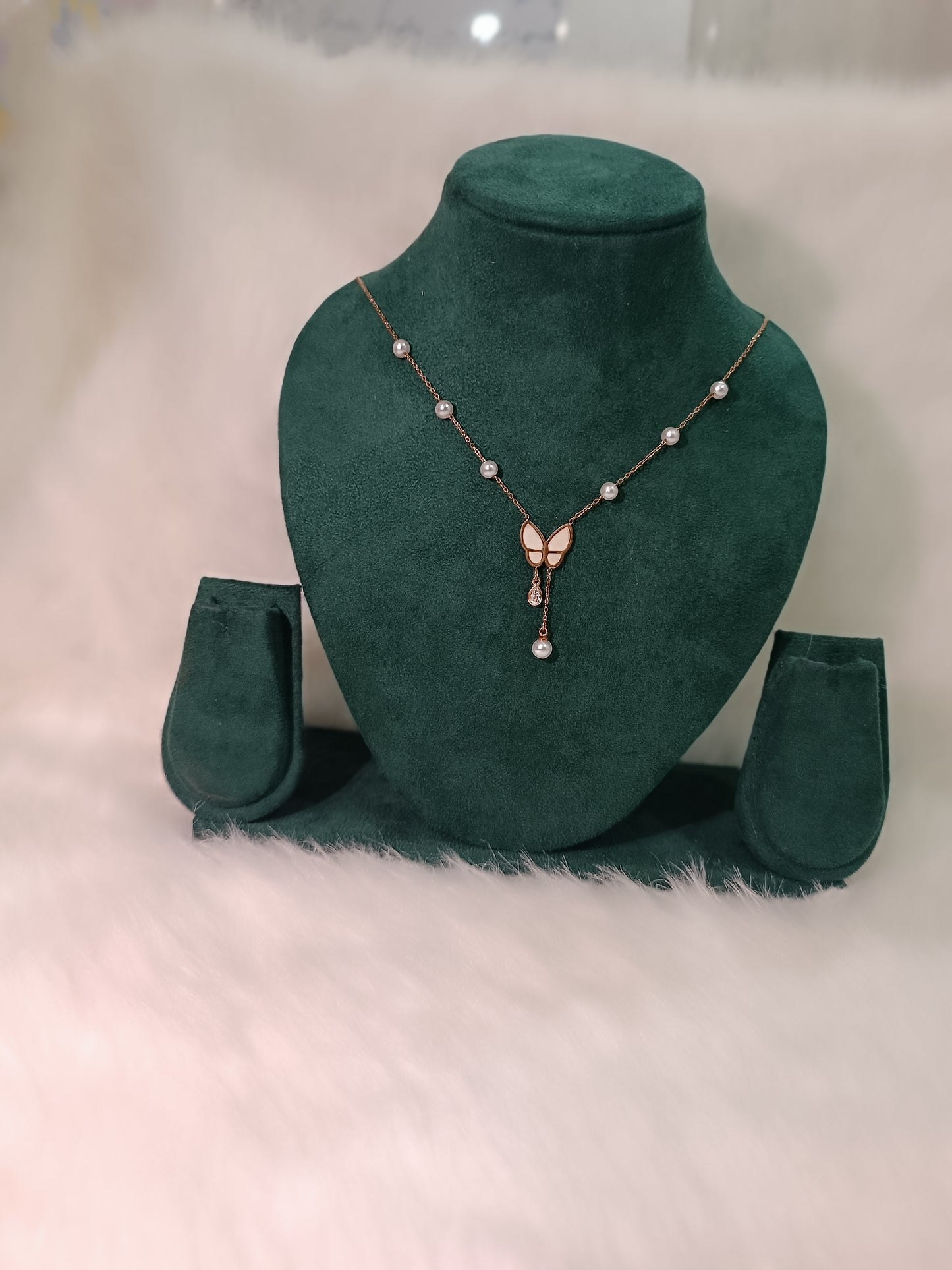 Butterfly With Pearl Hanging Necklace