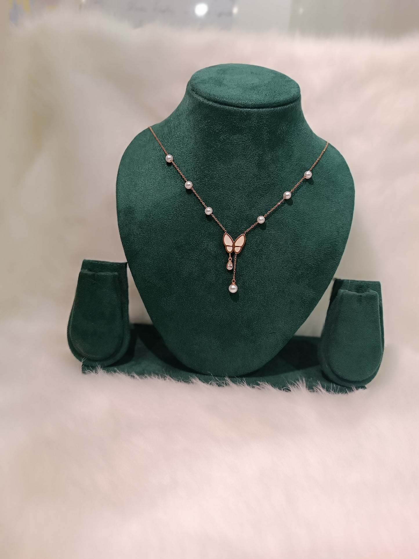 Butterfly With Pearl Hanging Necklace